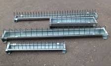 Különböző méretű etetővályúk